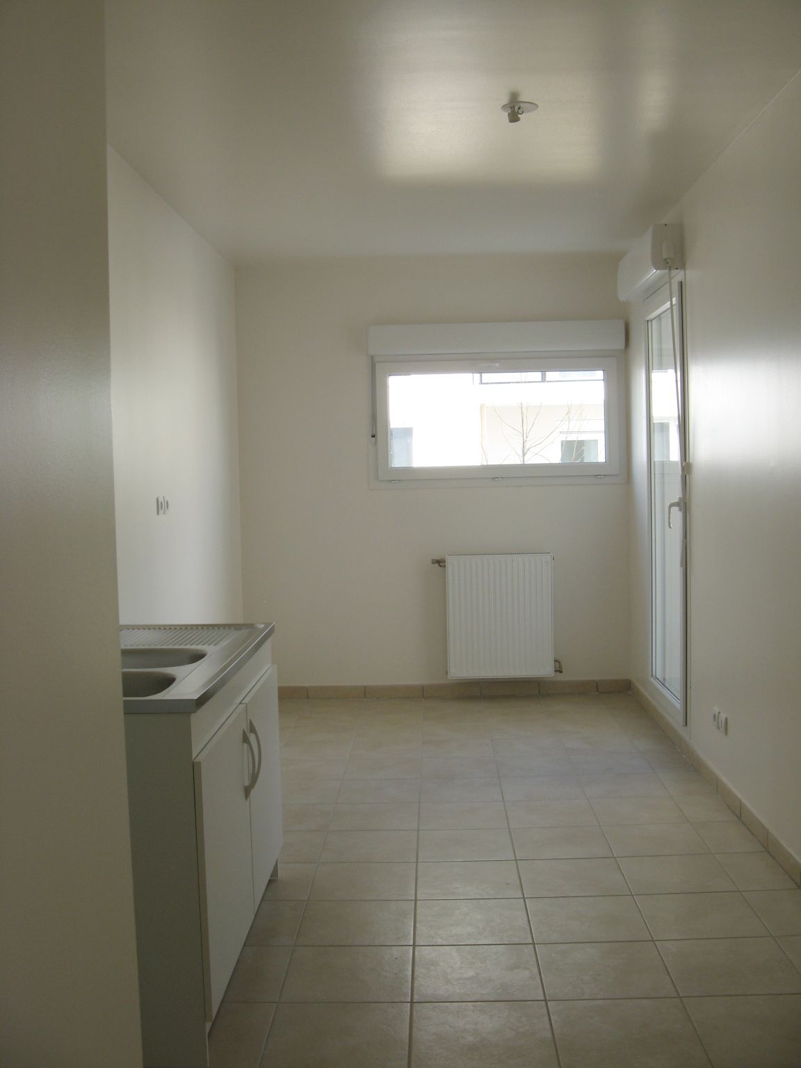 [my apartment: empty kitchen (before moving)]